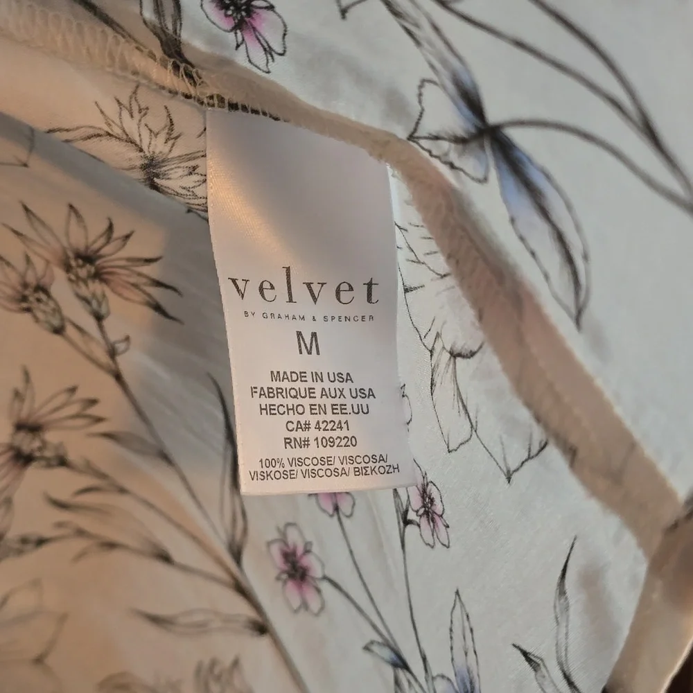 Velvet Floral Ruffle Sleeve Top - Picture 4 of 5